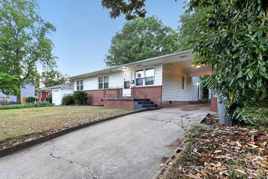 220 Woodview Avenue, Spartanburg, SC 29306 - #2