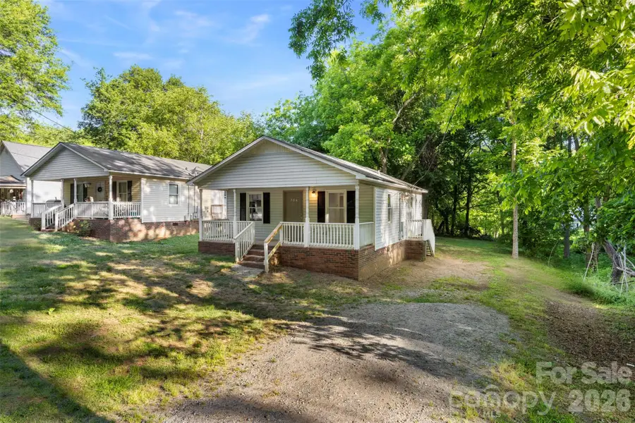 704 W Carolina Avenue, Bessemer City, NC 28016 - #2