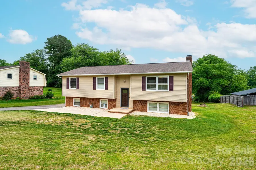 3231 25th Street Ne, Hickory, NC 28601 - #3