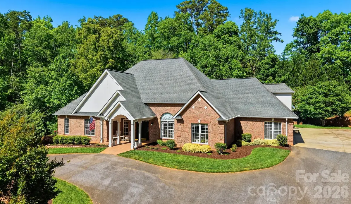 890 18th Avenue Court Nw, Hickory, NC 28601 - #1