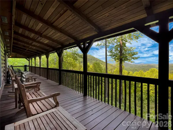 586 Tanglewood Lane, Saluda, NC 28773