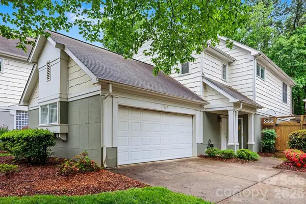 17752 Kings Point Drive, Cornelius, NC 28031