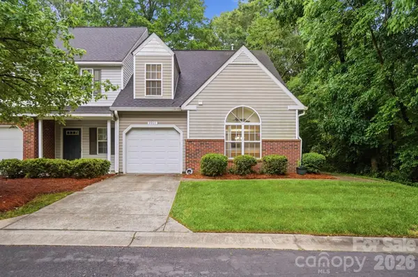 9904 Birch Knoll Court, Charlotte, NC 28213