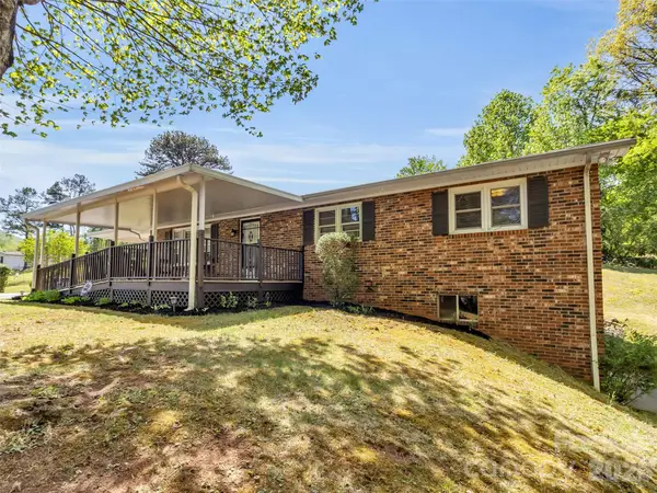 250 Reeves Cove Road, Candler, NC 28715