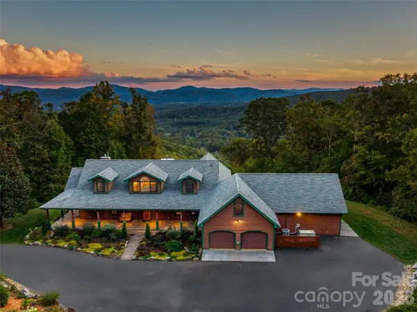 91 Great Oak Lane, Fairview, NC 28730
