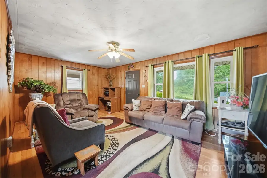 1329 33rd Street Se, Conover, NC 28613 - #2