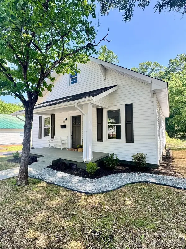315 W Lowrance Avenue, Mooresville, NC 28115