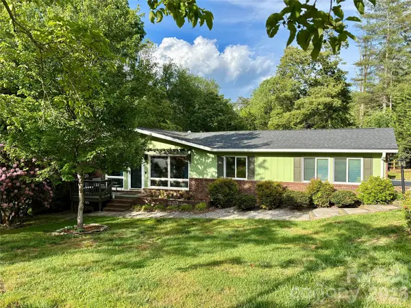 137 E Whisperwood Circle, Hendersonville, NC 28791