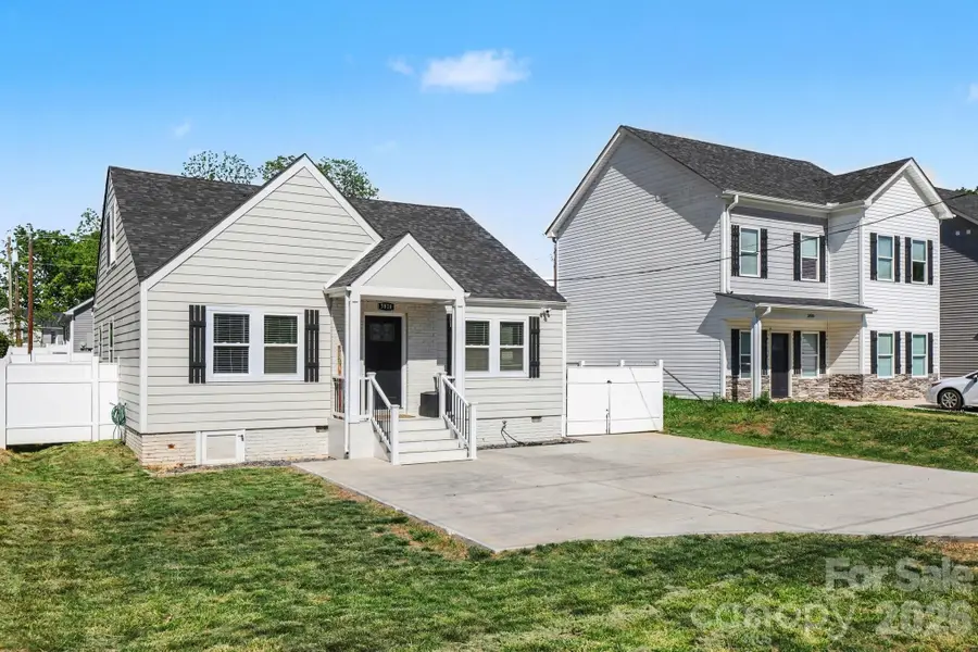 3816 Freedom Drive, Charlotte, NC 28208 - #3