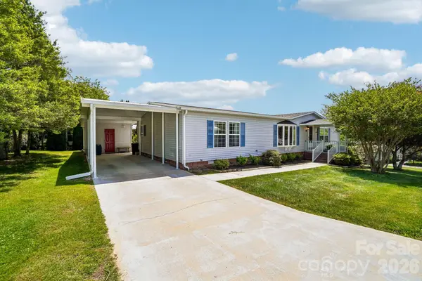 10 N June Lane, Hendersonville, NC 28792