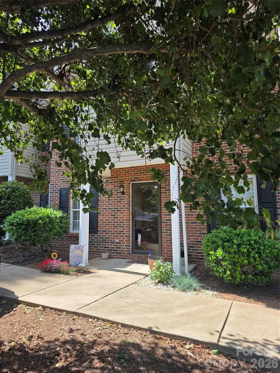 2240 15th Avenue Ne #104, Hickory, NC 28601 - #2