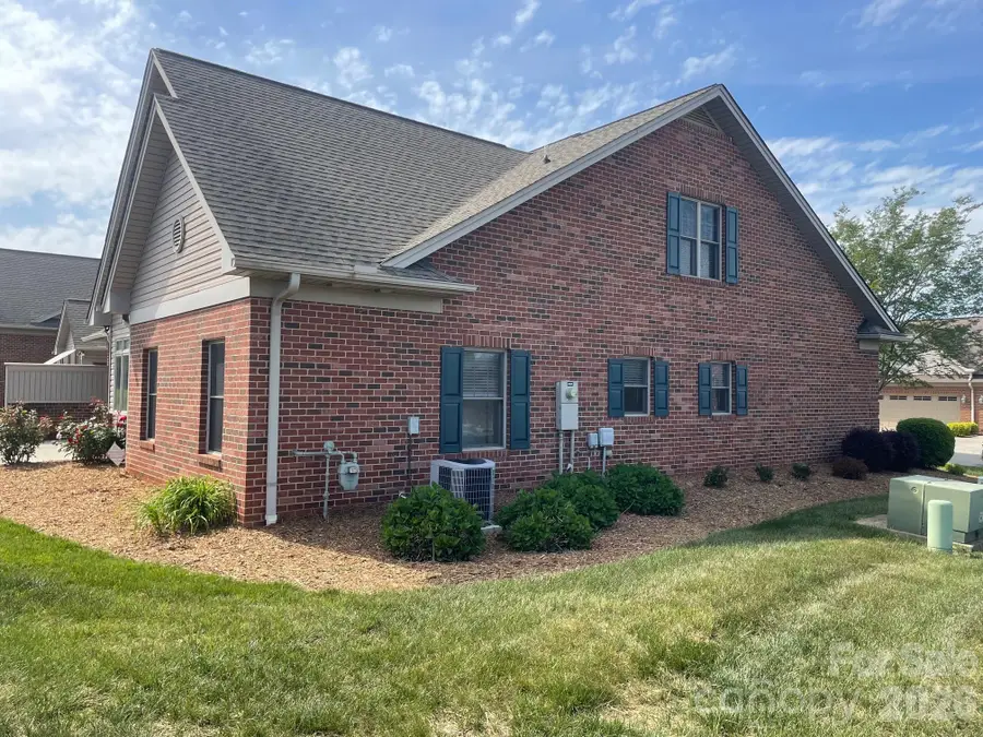 489 26th Avenue Ne, Hickory, NC 28601 - #3