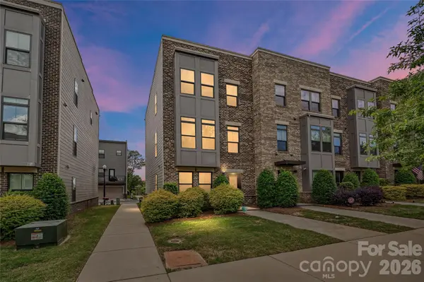 653 Uwharrie River Road, Charlotte, NC 28211