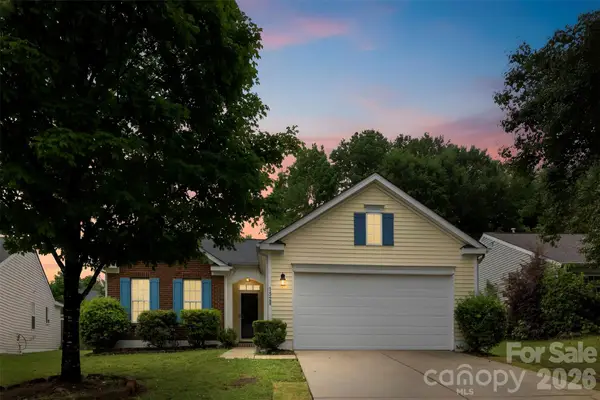 1528 Oakdale Green Drive, Charlotte, NC 28216