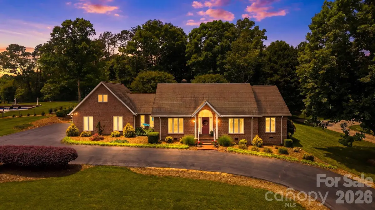 3650 Foxboro Lane Ne, Hickory, NC 28601 - #1