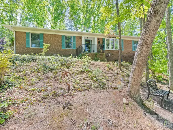 5 Sunny Ridge Drive, Asheville, NC 28804