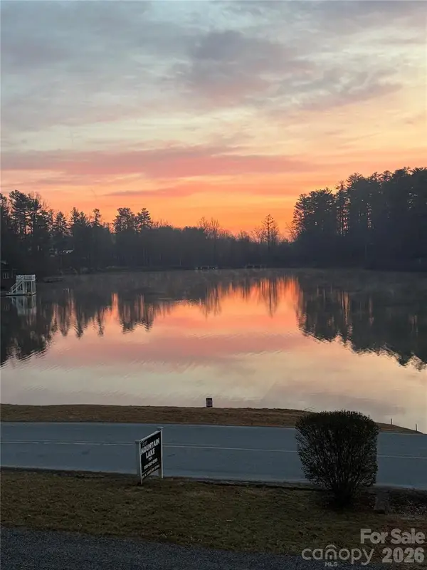 139 Oscelake Way, Hendersonville, NC 28739