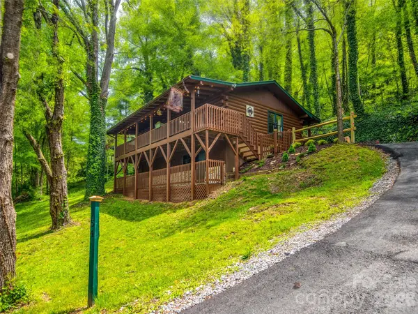 154 Cedarwood Drive, Waynesville, NC 28785