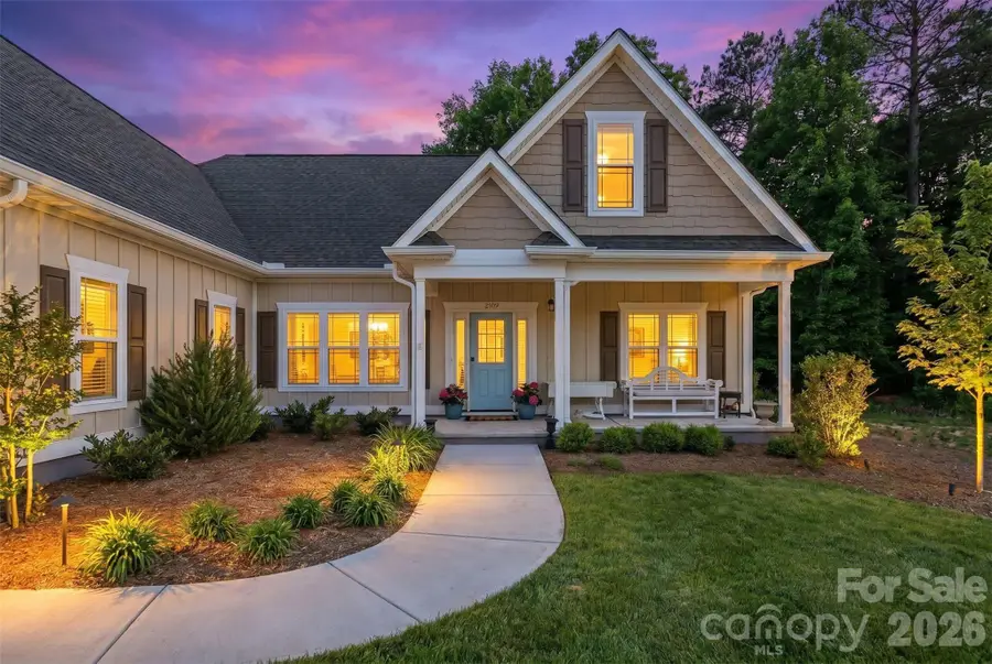 2109 6th Street Nw, Hickory, NC 28601 - #3