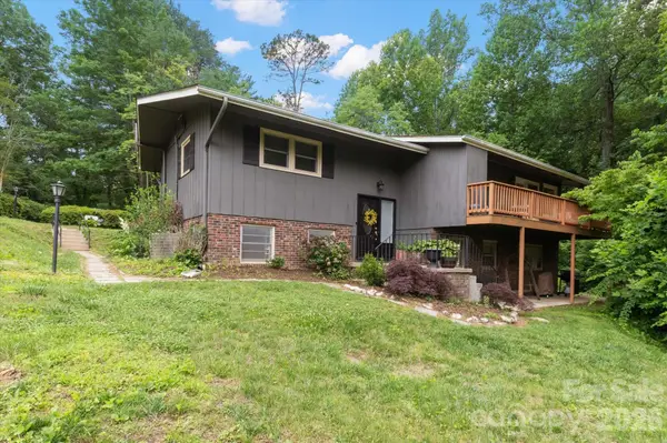 132 E Whisperwood Circle, Hendersonville, NC 28791