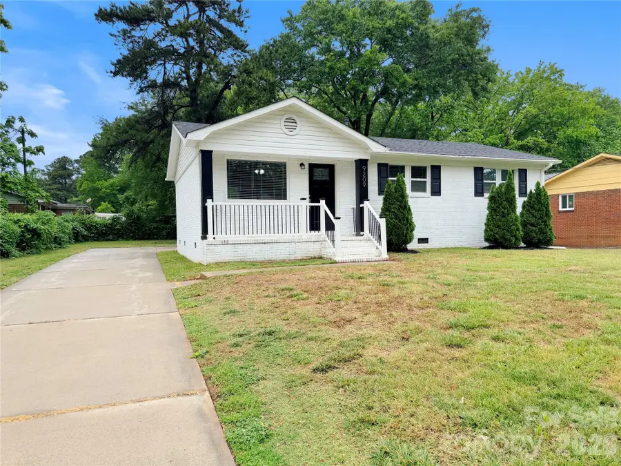 9209 Edgevale Drive, Charlotte, NC 28216 - #2