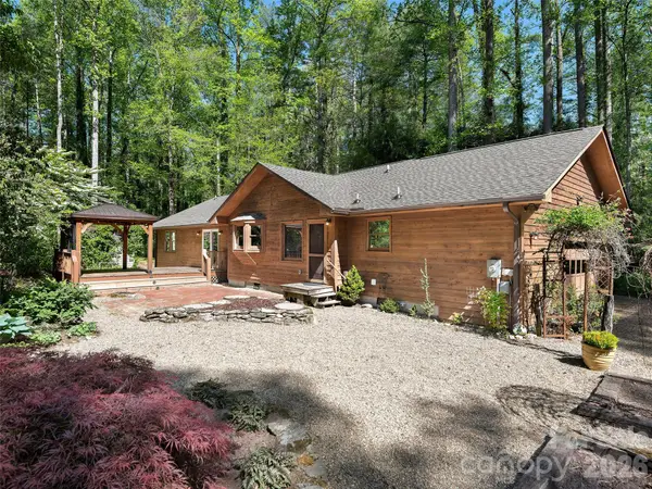 30 Kanuga Heights Lane, Hendersonville, NC 28739