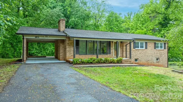 1871 Crestview Drive, Newton, NC 28658