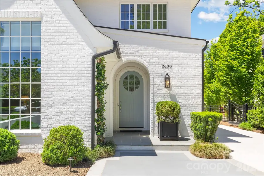 2638 Hampton Avenue, Charlotte, NC 28207 - #2