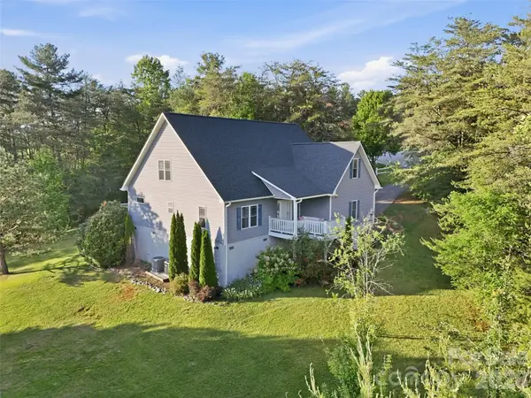 16 Lancaster Lane, Weaverville, NC 28787