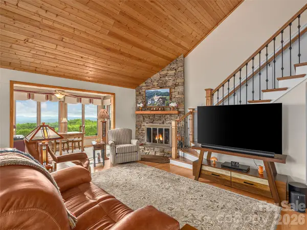 503 Fleetwood Plaza, Laurel Park, NC 28739