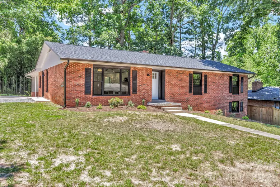 4 Barnes Road, Asheville, NC 28803 - #2