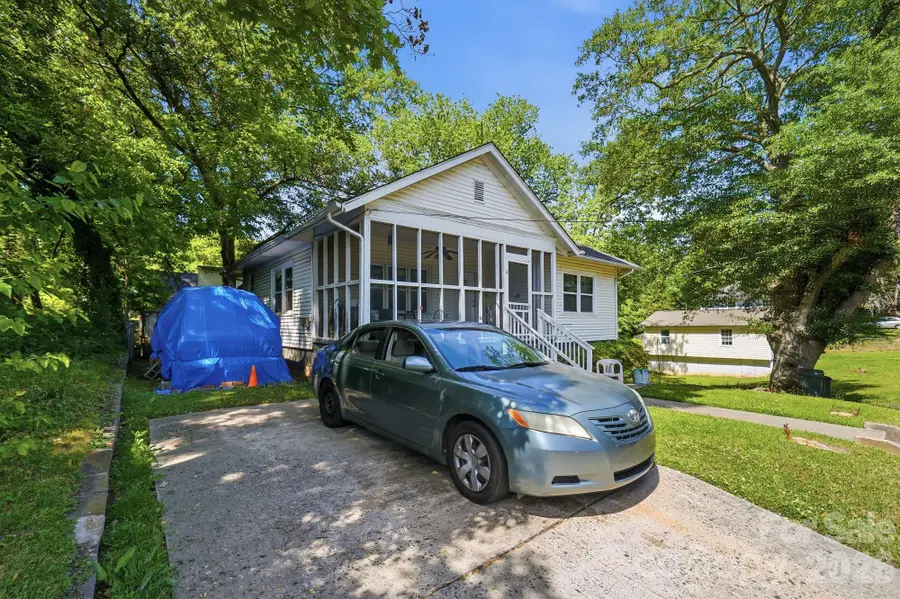 1018 W 5th Avenue, Gastonia, NC 28052 - #2