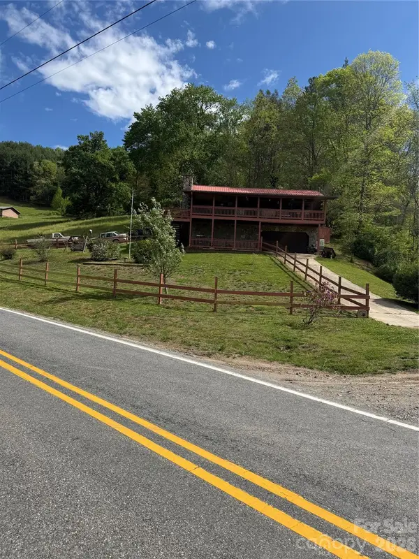 7 Noland Drive S, Clyde, NC 28721