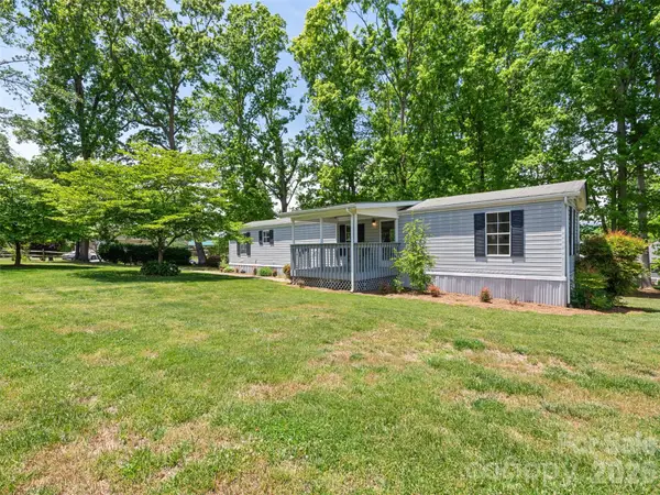 27 Presbyterian Church Road, Mills River, NC 28759
