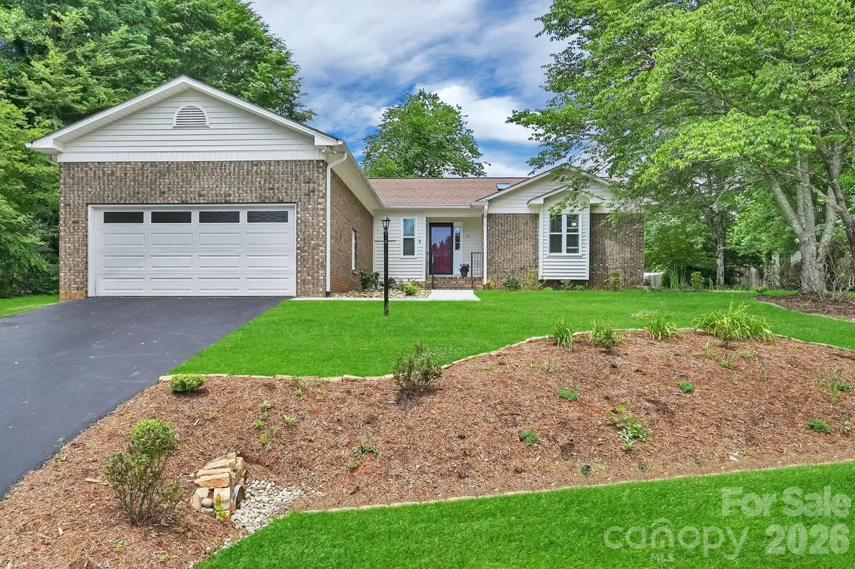 31 St Andrews Drive, Etowah, NC 28729 - #1