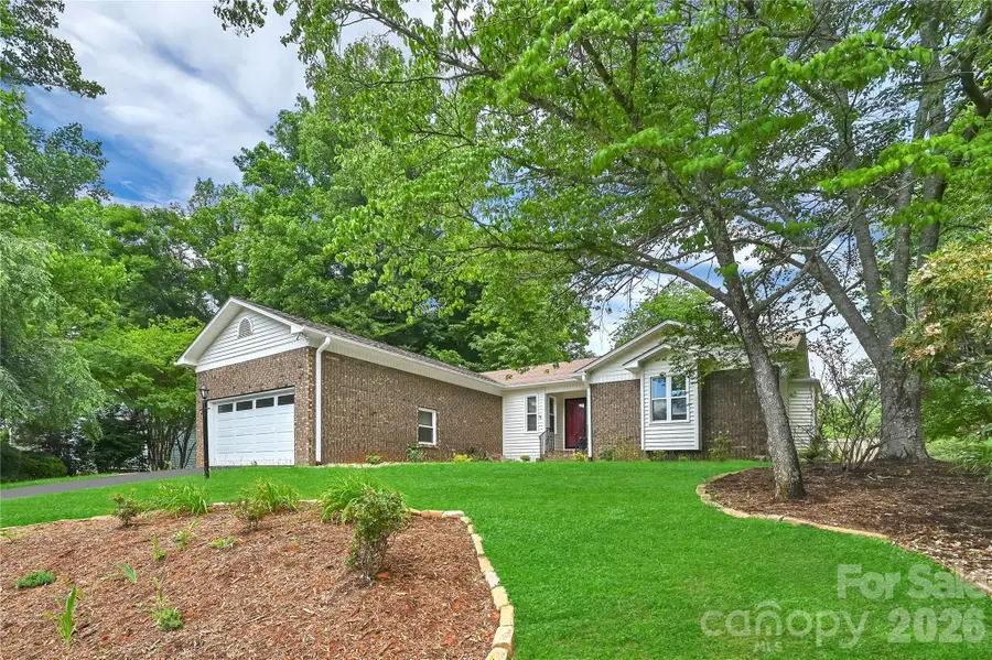31 St Andrews Drive, Etowah, NC 28729 - #3