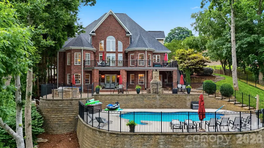 151 43rd Avenue Drive Nw, Hickory, NC 28601 - #2