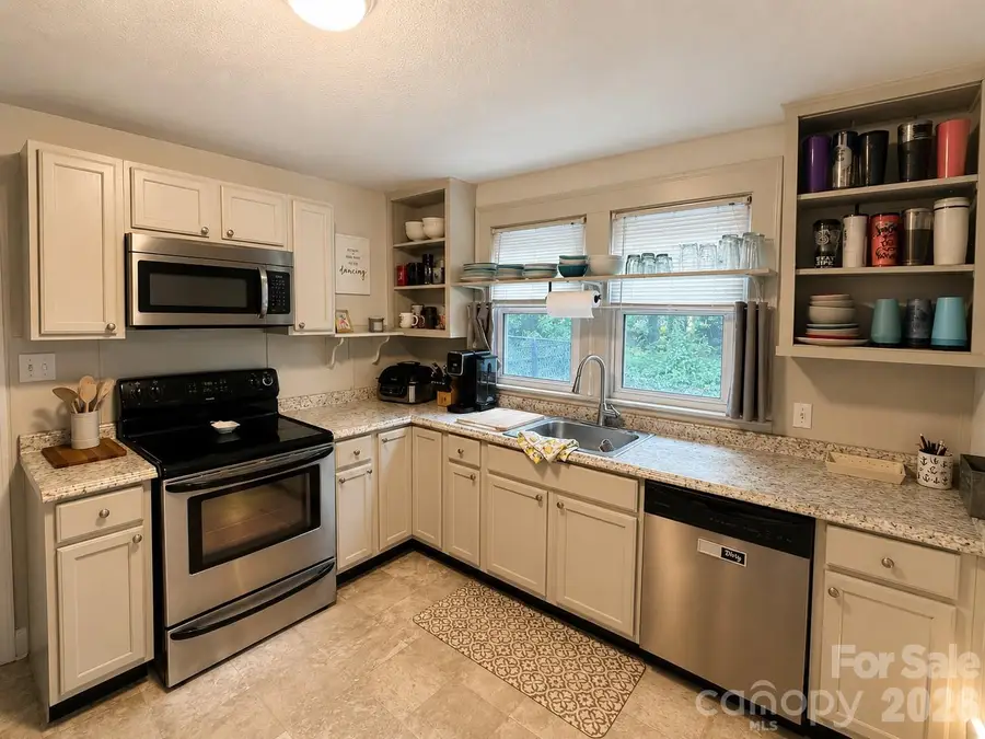 36 20th Avenue Ne, Hickory, NC 28601 - #3