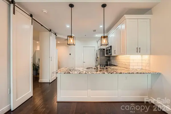 333 W Trade Street W #2002, Charlotte, NC 28202