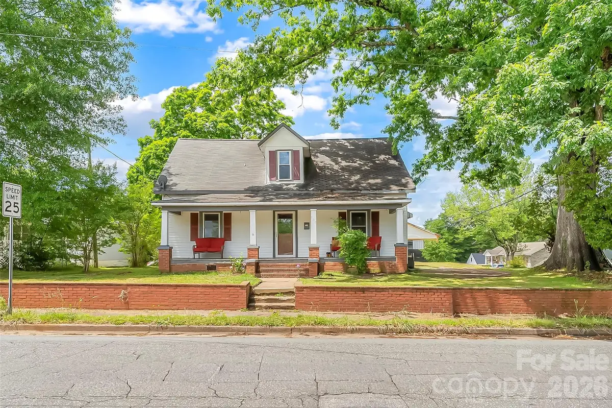 137 12th Street Nw, Hickory, NC 28601 - #1