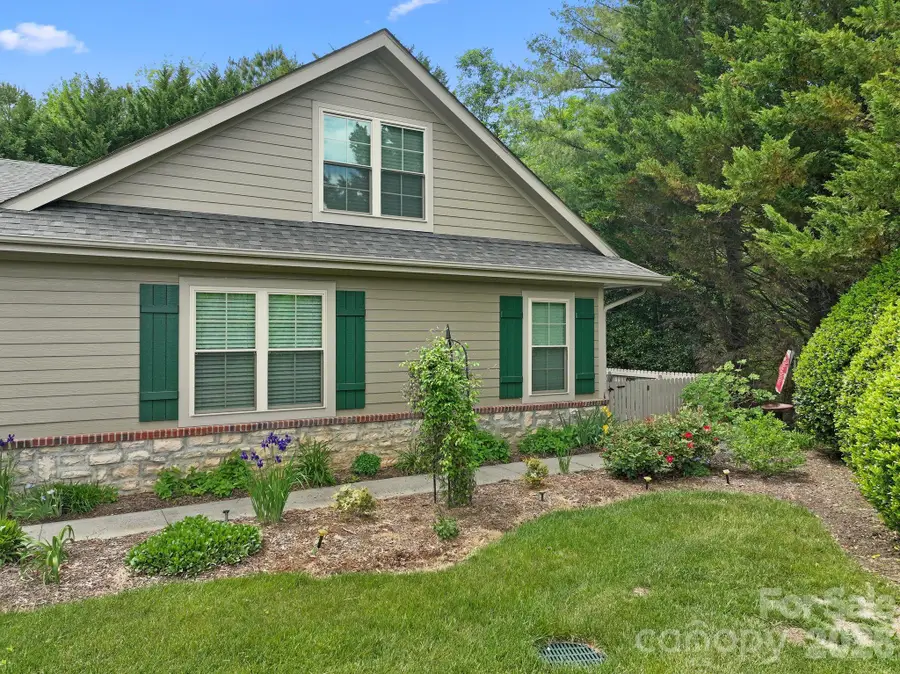 11 Outlook Circle, Swannanoa, NC 28778 - #2