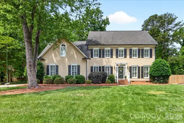 10216 Hollybrook Drive, Charlotte, NC 28277