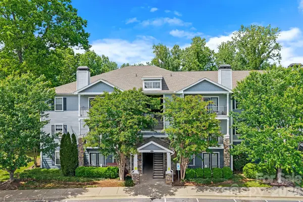 400 Vista Lake Drive #208, Candler, NC 28715