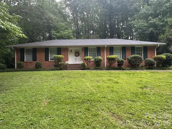 6824 Linda Lake Drive, Charlotte, NC 28215