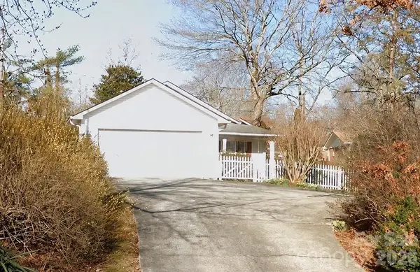 105 Amelia Drive, Hendersonville, NC 28792