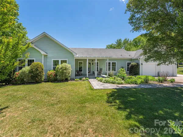 16 Chinaberry Court, Waynesville, NC 28785