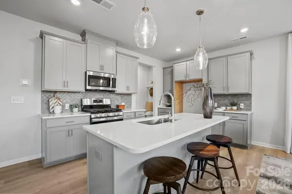 17126 Walker Wylie Drive, Charlotte, NC 28278
