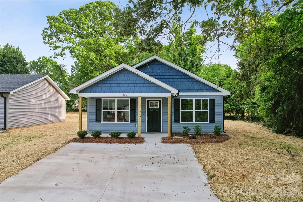 209 W 17th Street, Kannapolis, NC 28081 - #1