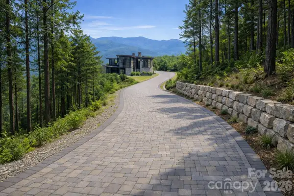 9997 Southcliff Parkway, Fairview, NC 28730
