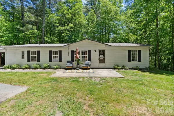 122 Fallswood Court, Hendersonville, NC 28739